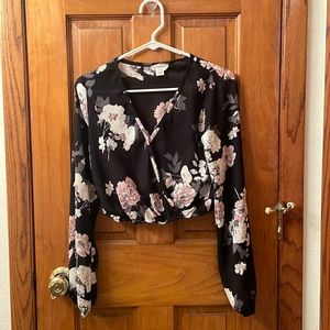 IVY + MAIN Black Floral Blouse with Front Snap Enclosure Size S